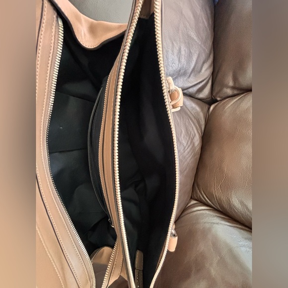 Authentic Coach Leather bag. - Picture 15 of 16